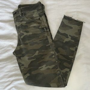 The Gap True Skinny High Rise Camo - Size 27